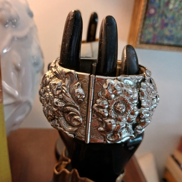 Vintage Repousse Silver Cuff Bangle Bracelet, Ornate - Picture 5 of 7